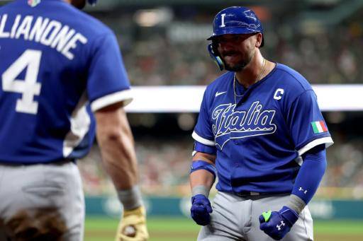 El italiano Vinnie Pasquantino celebra uno de sus jonrones ante México en el Clásico Mundial el 11 de marzo de 2026