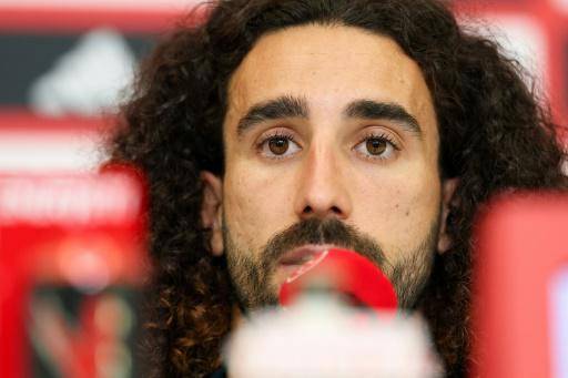 Cucurella, esta vez su canción sí rima con estrella