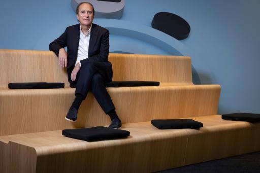 Un multimillonario cede su parte de capital en Le Monde para garantizar su independencia