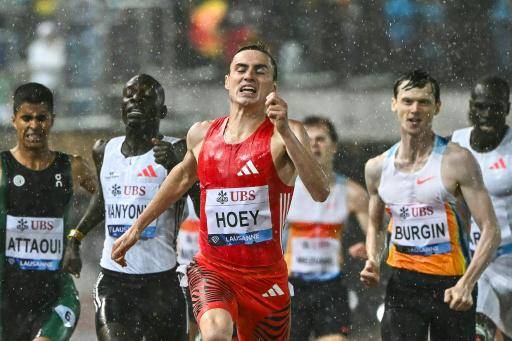 El atleta estadounidense Josh Hoey rompe récord mundial en los 800 m indoor