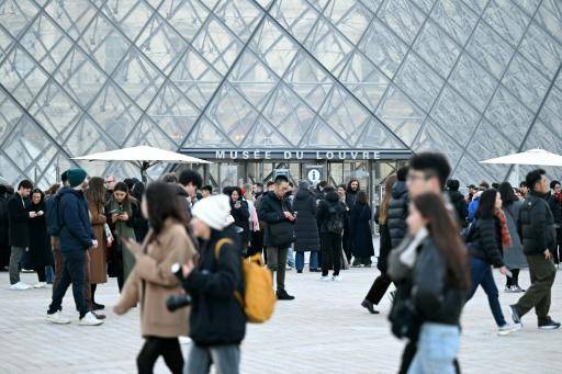El Louvre cierra este lunes por una huelga de su personal