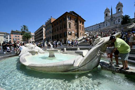 Roma transforma cines y bibliotecas refugios climáticos contra el calor