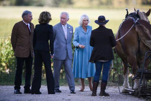 El rey británico Carlos III concluye su viaje a Francia con un toque medioambiental