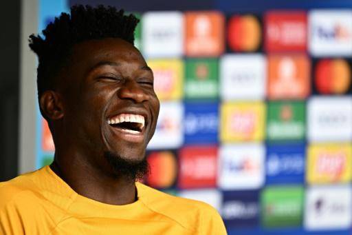 Manchester United oficializa el fichaje del arquero Andre Onana