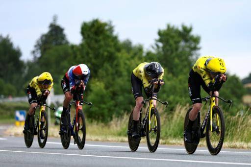 Visma gana la crono por equipos, Baudin sigue líder del Tour Aura