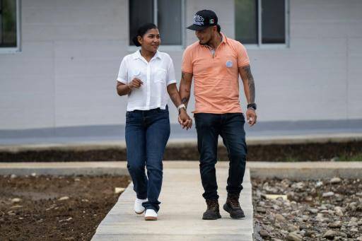 Exguerrilleros colombianos temen por su futuro ante la llegada al poder de De la Espriella