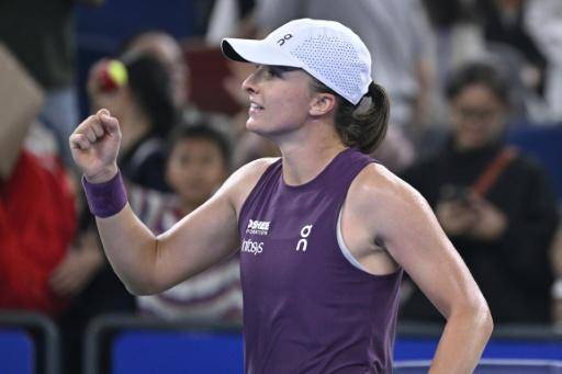 Swiatek pasa a semifinales de Wuhan, Svitolina eliminada