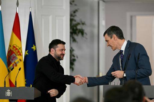 Nada ni nadie nos va a hacer olvidar a Ucrania, le dice Pedro Sánchez a Zelenski