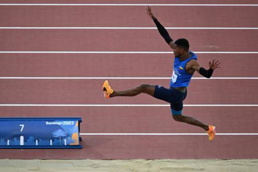 Arnovis Dalmero completa doblete de oros colombiano en salto largo panamericano