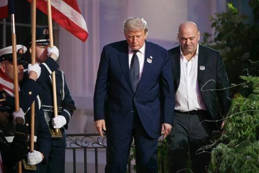 Tras acuerdo con Irán, Trump celebra su 80 cumpleaños con show de artes marciales
