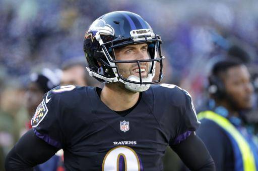 Chiefs fichan a Tucker tras su suspensión por acusaciones de acoso sexual
