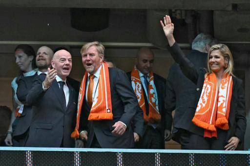 Infantino en jet privado, símbolo de los excesos de la FIFA