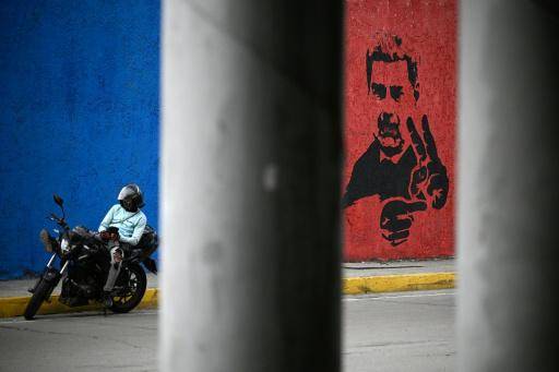 La presidenta venezolana crea una comisión para reestructurar su gobierno tras la caída de Maduro