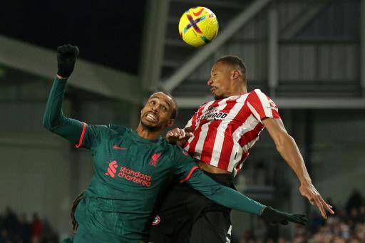 Liverpool paga con una derrota en Brentford sus errores defensivos