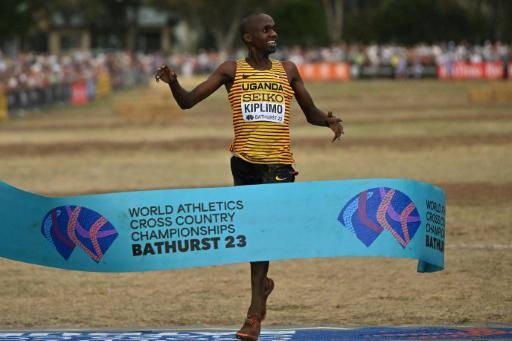 Ugandés Jacob Kiplimo conquista su tercer título mundial consecutivo en Cross Country