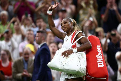 Serena Williams deja la pista después de ser derrotada por Maya Joint en la primera ronda del cuadro individual de Wimbledon. En el sudoeste de Londres, el 30 de junio de 2026