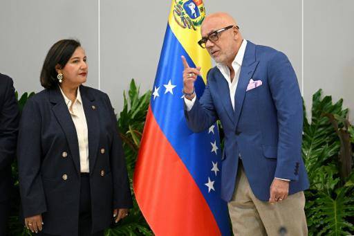 Gobierno y oposición inician diálogo con miras a una transición política en Venezuela