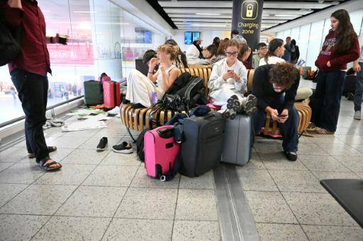 Una falla técnica deja más de 2.000 vuelos cancelados en Reino Unido