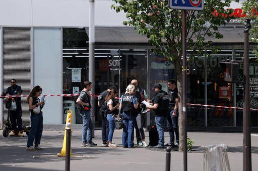 Un policía detiene a un hombre tras herir a tres mujeres con cuchillos en París
