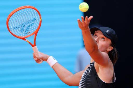 Swiatek abandona en Madrid entre lágrimas