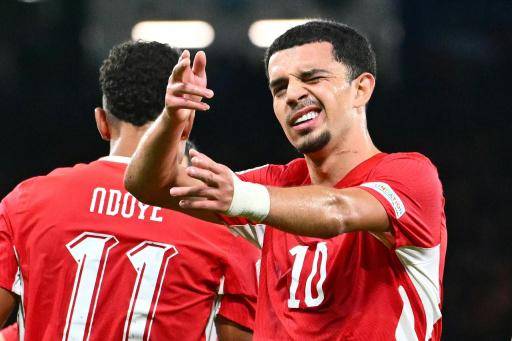 España sigue imparable después del Mundial, Inglaterra remonta el vuelo