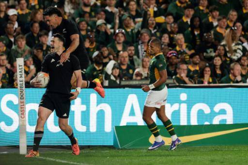 Los All Blacks ganan 33-16 a Sudáfrica en primer duelo de su serie