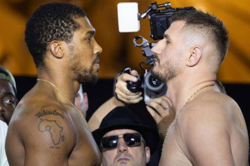 Joshua vence por nocaut a Prenga tras sobrevivir a dos caídas en su regreso al ring