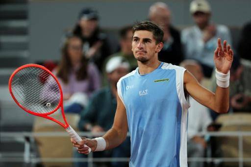 Arnaldi avanza a semifinales en Roland Garros tras abandono de Berrettini