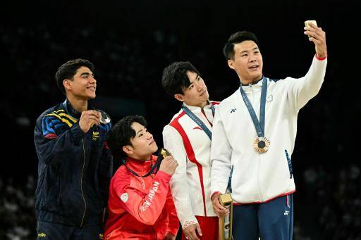 El japonés Oka campeón olímpico de barra fija, colombiano Barajas plata