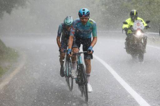 El español Igor Arrieta gana la quinta etapa del Giro en un final loco