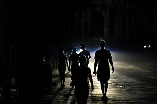 Cubanos pagaban 3.500 dólares para ser introducidos irregularmente en España
