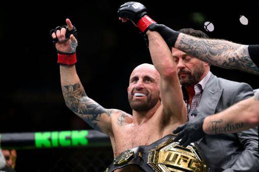 Volkanovski derrota a Lopes y defiende el título de peso pluma de la UFC