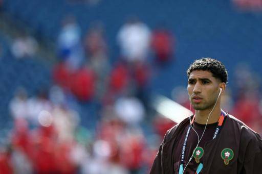 Marroquí Hakimi, que será juzgado en Francia por violación, titular contra Escocia