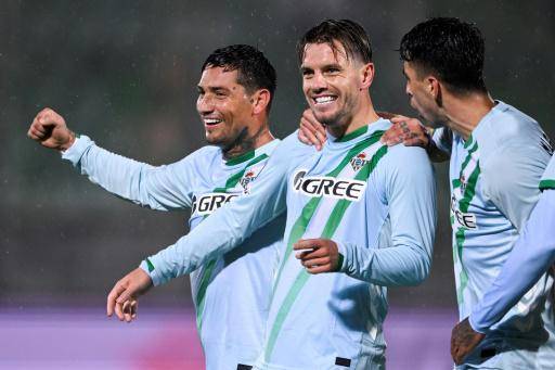 Lo Celso guía al Betis al triunfo en Europa League, Roma cae ante Lille