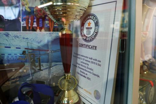 Con 29 minutos bajo el agua, un apneísta croata explora los límites humanos