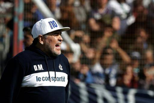 (ARCHIVO) Diego Maradona durante un entrenamiento de Gimnasia y Esgrima La Plata en la ciudad de La Plata, Argentina, el 8 de septiembre de 2019.