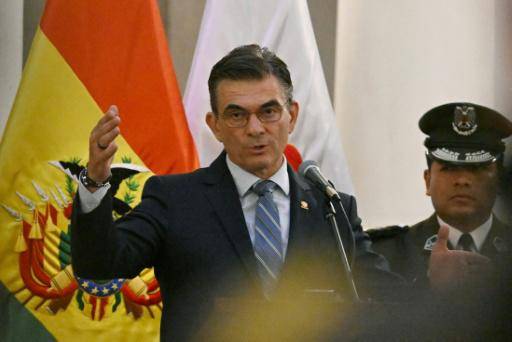 Paz pide investigar un posible atentado tras las mortales explosiones en una unidad militar de Bolivia