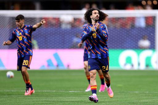 Cucurella, esta vez su canción sí rima con estrella