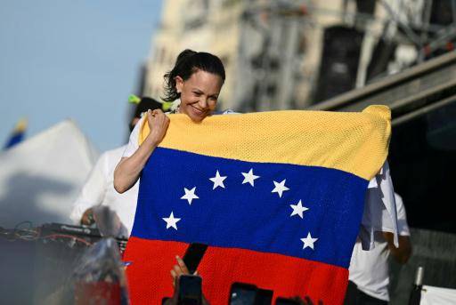 María Corina Machado pide a miles de venezolanos en Madrid que preparen el regreso