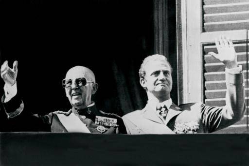 España recuerda, dividida, los 50 años de la muerte del dictador Franco