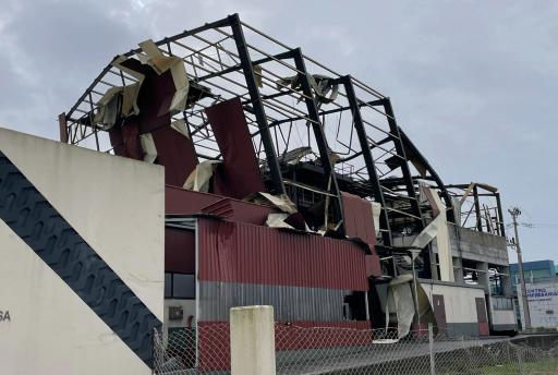 El tejado de una fábrica en Marinha Grande, en el centro de Portugal, destruido por la tormenta Kristin el 28 de enero de 2026