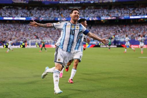 Con triplete histórico de Messi, Argentina golea a Argelia en su debut mundialista