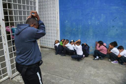 Escuelas contra balas: simulacros antitiroteos en zonas pobres de Venezuela