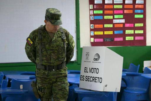 Ecuador vota sobre el regreso de las bases militares extranjeras y la nueva Constitución