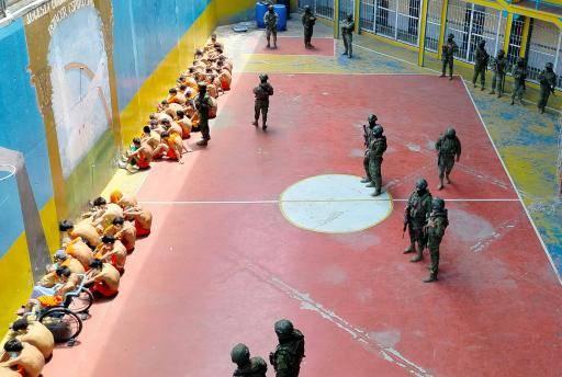 En los huesos y sin visitas, la agonía de los presos en Ecuador