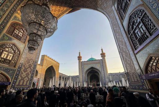 Irán vuelve a cerrar el estrecho de Ormuz, mientras EEUU lanza nuevos ataques