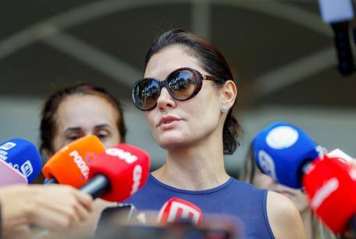 La esposa de Jair Bolsonaro acusa de irrespeto a un hijo y heredero político del expresidente en Brasil
