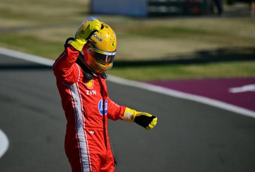 Lewis Hamilton celebra su pole position para la carrera esprint del Gran Premio de Gran Bretaña de F1. En el circuito de Silverstone (centro de Inglaterra), el 3 de julio de 2026