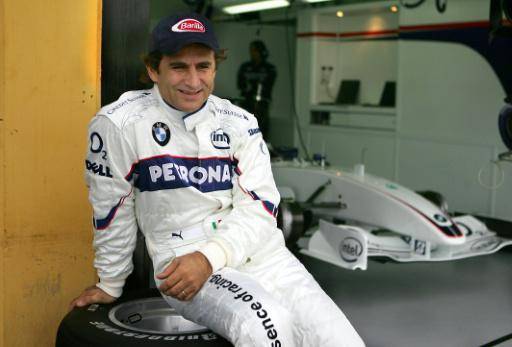 El italiano Alex Zanardi durante unas pruebas para BMW en el circuito Ricardo Tormo en Cheste, cerca de Valencia (este de España) el 25 de noviembre de 2006