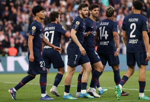 El PSG se pasea ante el Nantes y se escapa como líder